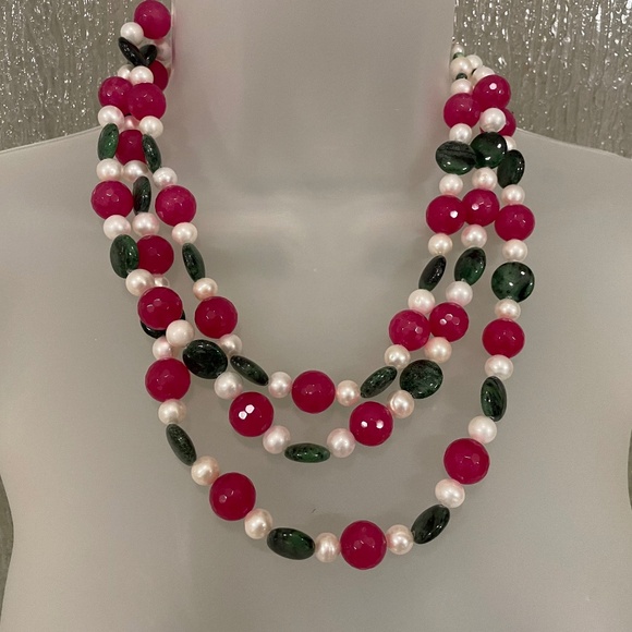 Vintage Jewelry - RED RUBIES ,GREEN JADE AND WHITE PEARLS CHANKY BEADED STATEMENT NECKLACE, NWOT